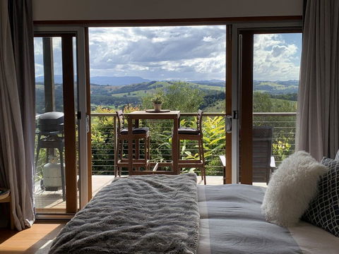 Studio With Stunning Mountain Views - Airlie Beach Holiday 0