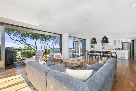 Stunning Seaviews, Sunshine Beach - Airlie Beach Holiday 1
