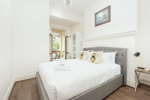 STUNNING SYDNEY HOME 1 - Airlie Beach Holiday 1