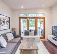 Stunning Townhouse- Quiet Street Close to CBD - Airlie Beach Holiday