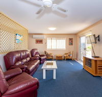 Stylish Unit Opposite Foreshore - Sylvan Beach Esp Bellara - Airlie Beach Holiday