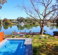 Sunset Lodge - Airlie Beach Holiday