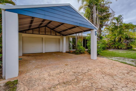 Sunyata Beach House - Rainbow Beach, Beachside Escape With A Pool, Pet Friendly And Wi-Fi - Airlie Beach Holiday 3
