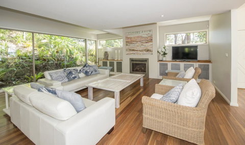 Surfers Ave Retreat Narrawallee - Airlie Beach Holiday 3