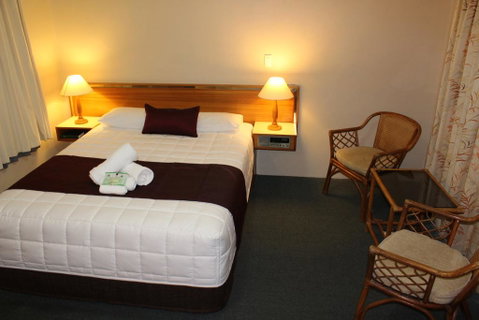 Tabourie Lake Motor Inn - Airlie Beach Holiday 2