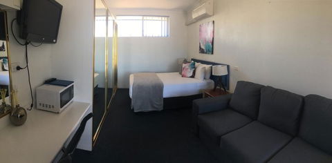 Tall Timbers Motel - Airlie Beach Holiday 1