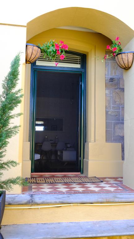 The 'Cloisters' Apartment At Albert Hall - Airlie Beach Holiday 3