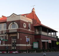 The Bank BB West Wyalong - Airlie Beach Holiday