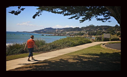 Penguin Beachfront Apartments - Airlie Beach Holiday 6