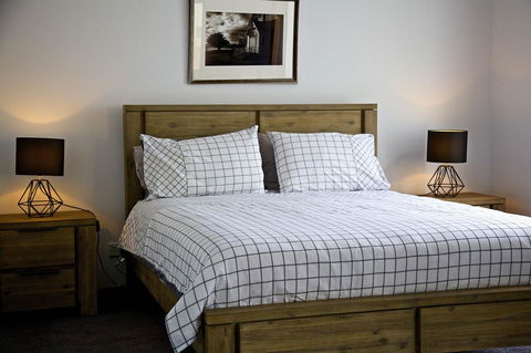 Penguin Beachfront Apartments - Airlie Beach Holiday 25