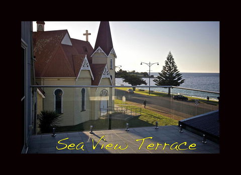 Penguin Beachfront Apartments - Airlie Beach Holiday 7