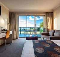 Beachfront Bicheno - Airlie Beach Holiday