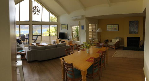 Freycinet Beach House - Airlie Beach Holiday 8