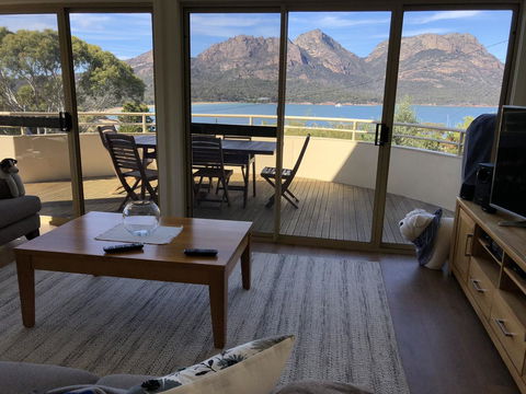 Freycinet Beach House - Airlie Beach Holiday 1