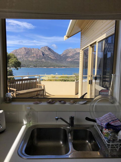 Freycinet Beach House - Airlie Beach Holiday 12
