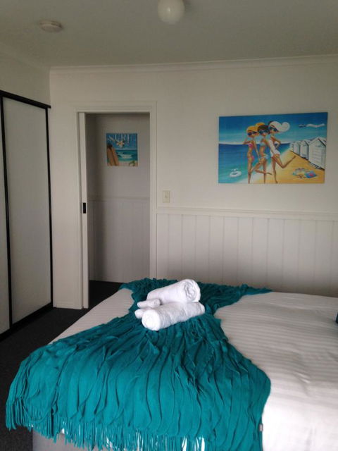 KINGFISHER COTTAGE Beachfront At The Binalong Bay - Airlie Beach Holiday 25