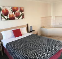 Beachcomber Motel  Apartments - Airlie Beach Holiday