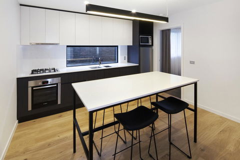 Lakes Edge Apartments - Airlie Beach Holiday 6