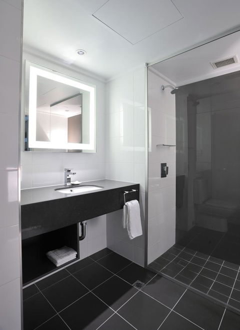 Novotel Melbourne On Collins - Airlie Beach Holiday 11