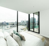 Melbourne Private Apartments - Collins Wharf Waterfront Docklands - Airlie Beach Holiday