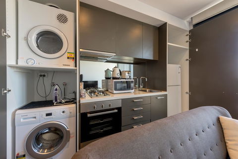 Amazing Accommodations : South Yarra - Airlie Beach Holiday 22