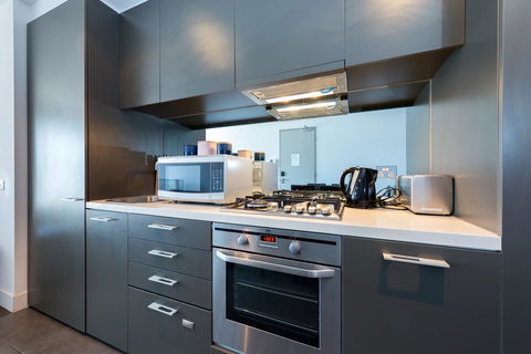 Amazing Accommodations : South Yarra - Airlie Beach Holiday 35