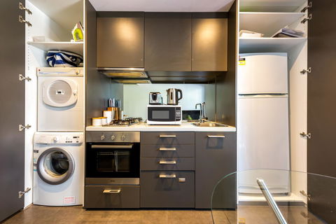 Amazing Accommodations : South Yarra - Airlie Beach Holiday 13