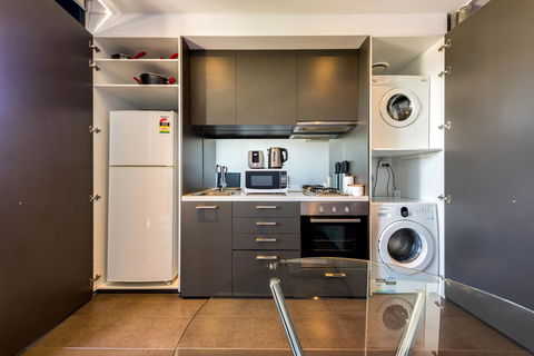 Amazing Accommodations : South Yarra - Airlie Beach Holiday 31