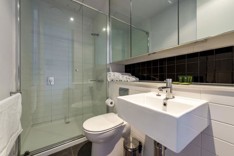 Amazing Accommodations : South Yarra - Airlie Beach Holiday 30