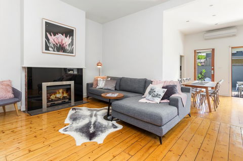 Central Bendigo Cottage, Walk To Everywhere!! - Airlie Beach Holiday 0