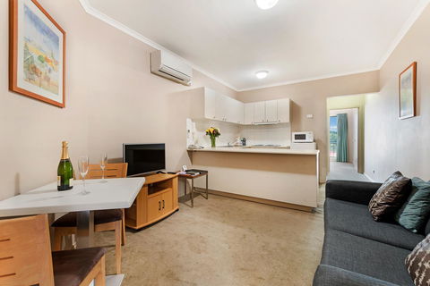 Punt Road Apartment Hotel - Airlie Beach Holiday 13