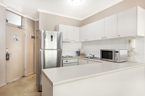 Punt Road Apartment Hotel - Airlie Beach Holiday 1