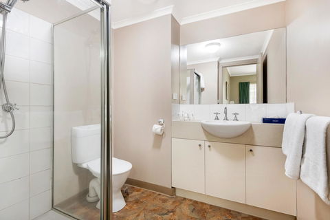 Punt Road Apartment Hotel - Airlie Beach Holiday 7