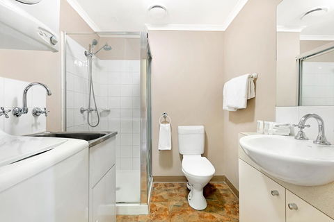Punt Road Apartment Hotel - Airlie Beach Holiday 10