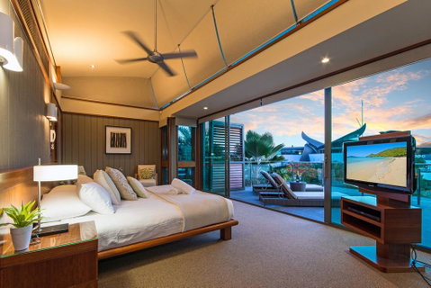 The Blue Marlin Yacht Club Villa 6 On Hamilton Island - Airlie Beach Holiday 3