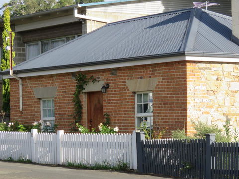 The Cottage South Hobart - Airlie Beach Holiday 0