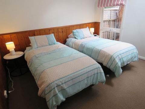 The Cottage South Hobart - Airlie Beach Holiday 3