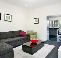 The Courtyard of St Neot - Art Deco 2BR Potts Point Apartment with Large Courtyard in Stunning Location - Airlie Beach Holiday