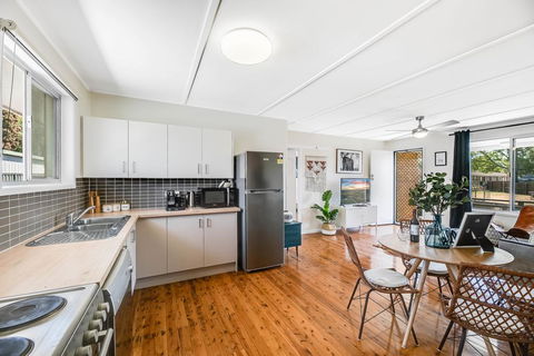 The Cowhide Cabin - Comfy, Family Friendly Stays In Toowoomba - Airlie Beach Holiday 2