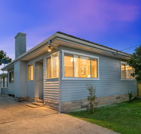 The Entrance North Lakeside Cottage - Airlie Beach Holiday