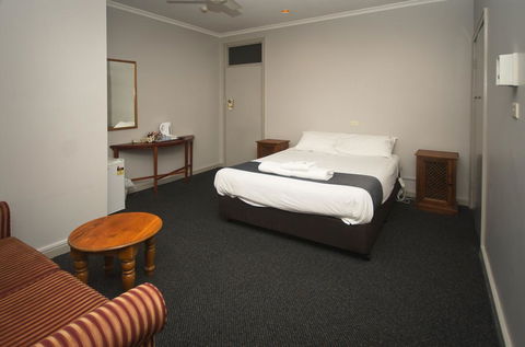 The George Hotel - Airlie Beach Holiday 3