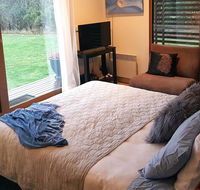 The Gurdies Room with Amazing Sunset Views - Airlie Beach Holiday