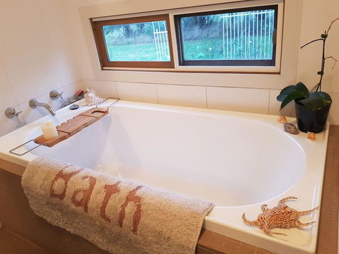 The Gurdies Room With Amazing Sunset Views - Airlie Beach Holiday 2