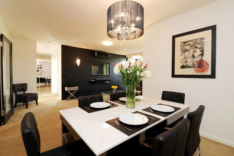 The Ivy - Long Stay Rates, Parking, Balcony - Airlie Beach Holiday 0