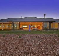 The Junction - contemporary meets river country - Airlie Beach Holiday