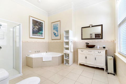 The Madsen Boutique Hotel - Airlie Beach Holiday 3