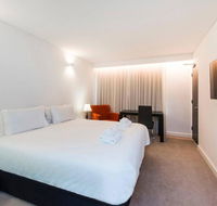 The Nest - Spacious Studio on Newcastle St with Roof Terrace - Airlie Beach Holiday
