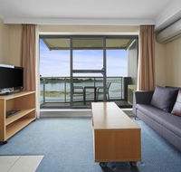The Oaks Waterfront Resort Unit 511 - Airlie Beach Holiday