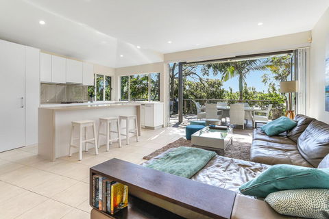 The Peachy Life, Sunshine Beach - Airlie Beach Holiday 3