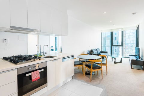 The Platinum Apartment In Melbourne - Airlie Beach Holiday 0